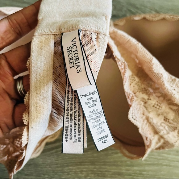 Victoria Secret Dream Angels Lightly Lined Lace Trim Demi Bra Size 38DDD - Picture 6 of 6